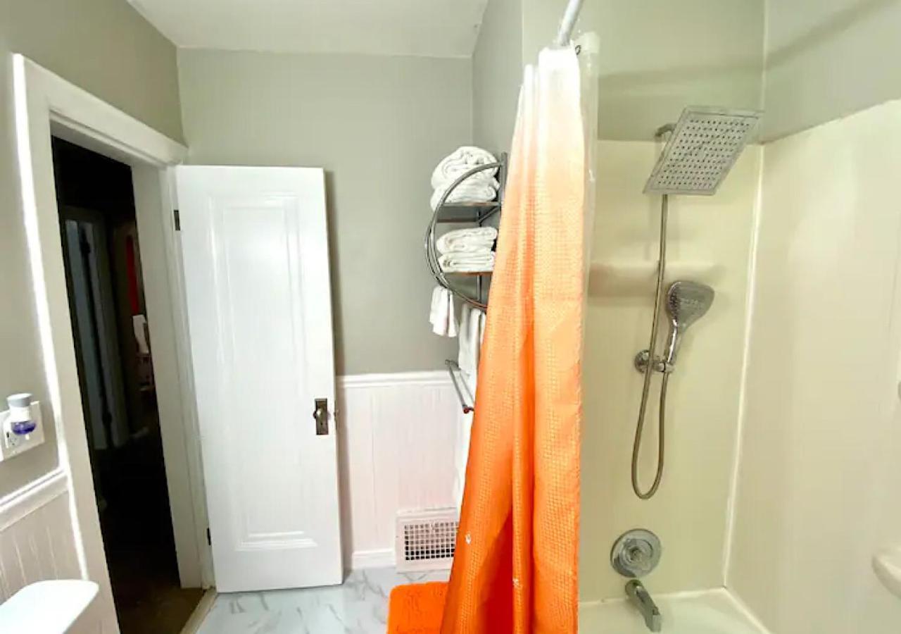 La Naranja Retreat - Cozy Duplex Near Downtown With Parking, 300 Mb Wifi & Self Check In Villa คลีฟแลนด์ ภายนอก รูปภาพ